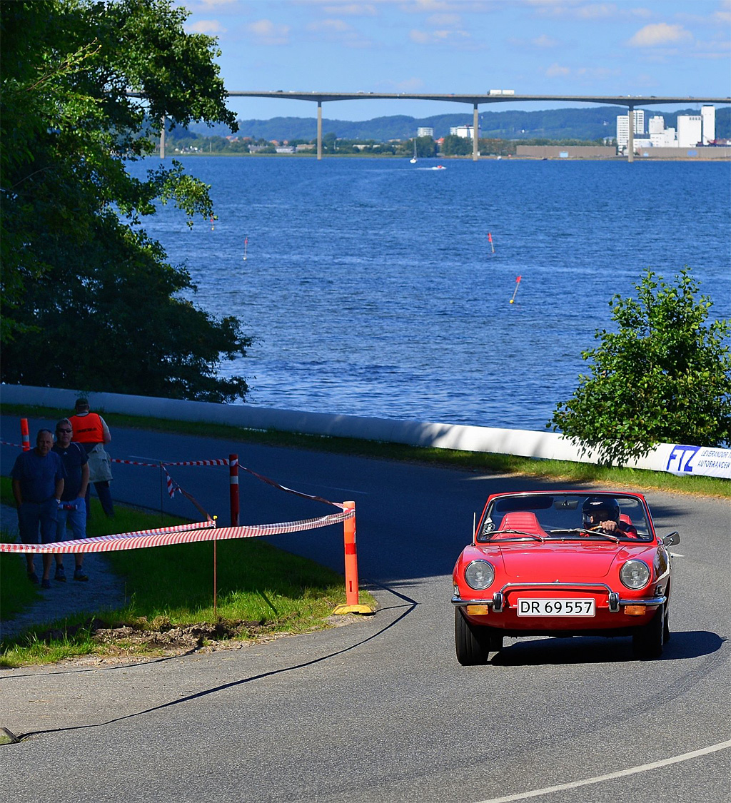 Når Munkebjerg Hillclimb kaldes Danmarks smukkeste motorløb er det på grund af de unikke udsigter, som tilskuerne nyder overalt langs ruten
(Foto: Michael Eisenberg)